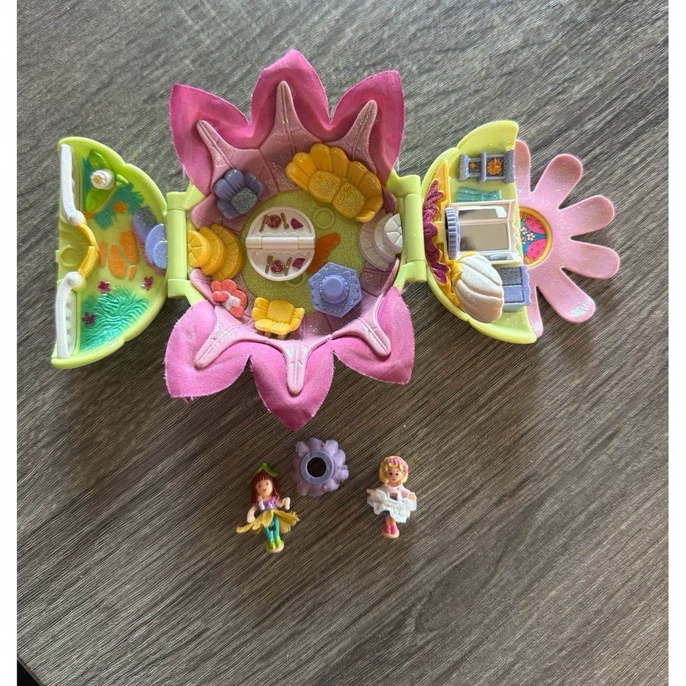 Polly Pocket 1997 DAISY DRESSMAKER Flower Compact Bluebird Toys 100% COMPLETE